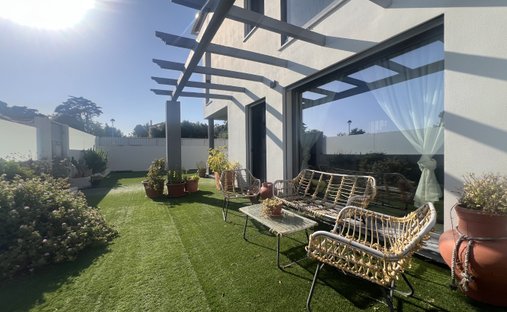 House in Santo Isidoro, Lisbon, Portugal 1
