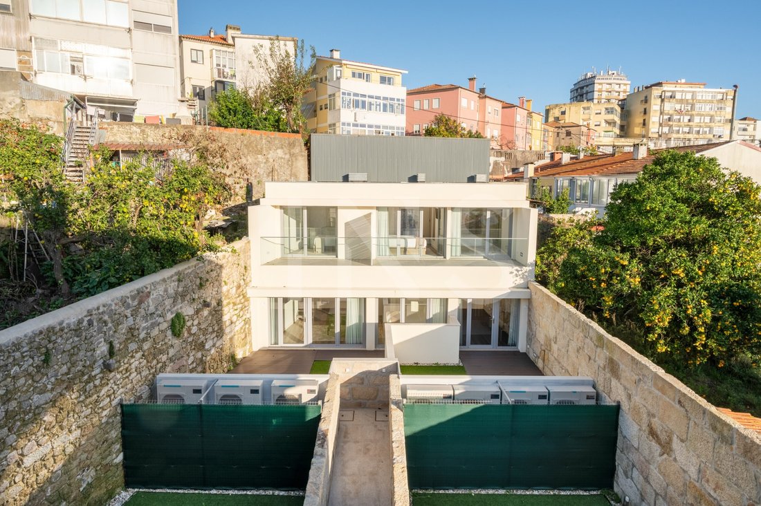 House in Santa Marinha e Sao Pedro da Afurada, Porto District, Portugal 3 - 15183786