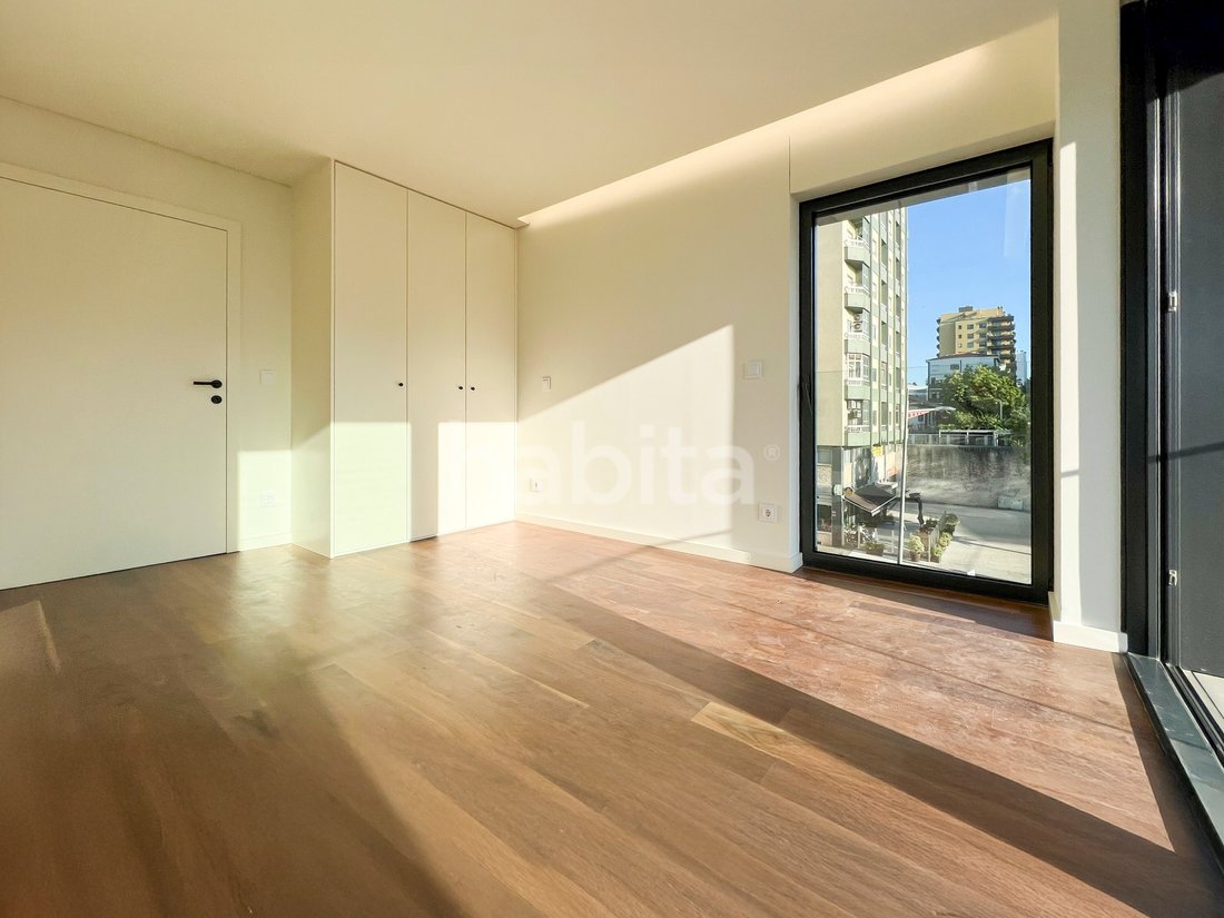 Apartment in Mafamude e Vilar do Paraiso, Porto District, Portugal 2 - 15263668