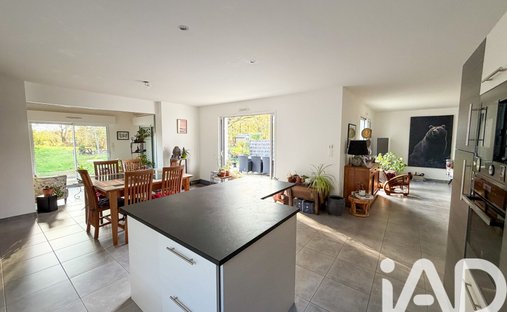 House 379m² Living Space, Great Comfort And Geothermal Energy