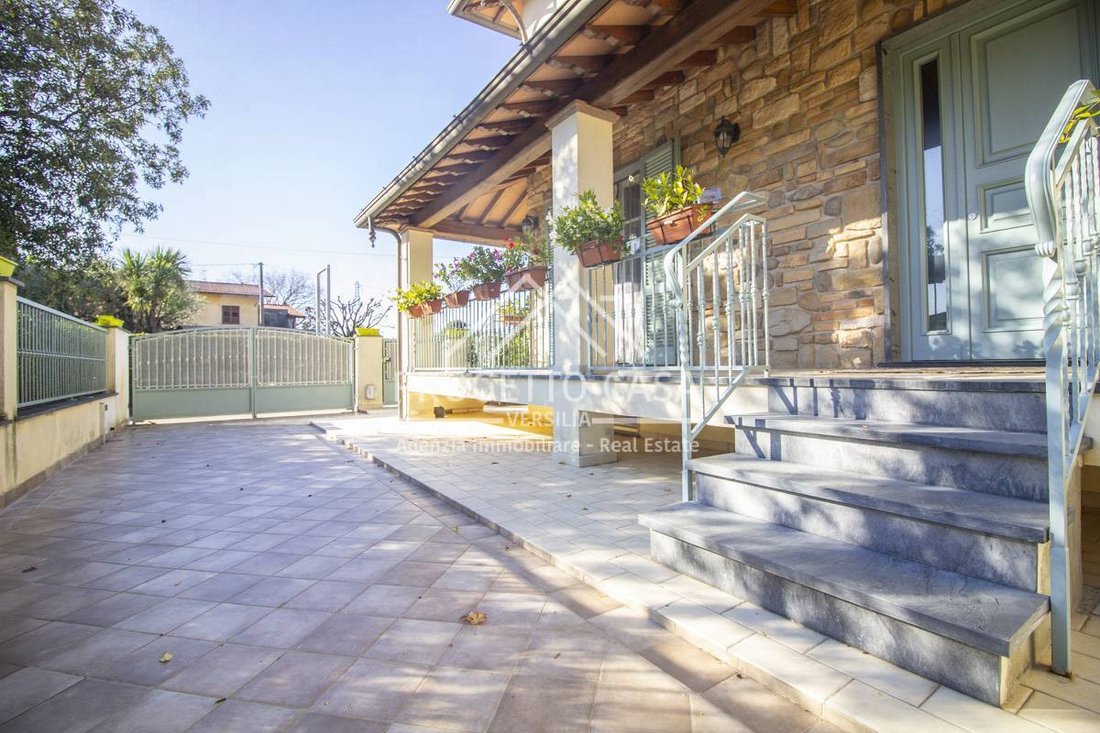 House in Capezzano Pianore, Camaiore, Tuscany 2 - 16716690
