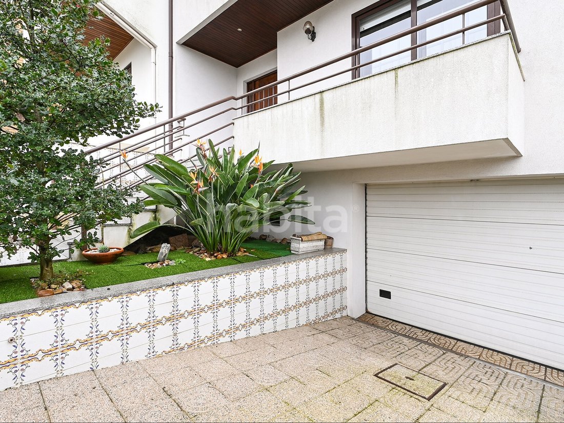 House in Mafamude e Vilar do Paraiso, Porto District, Portugal 1 - 15966030