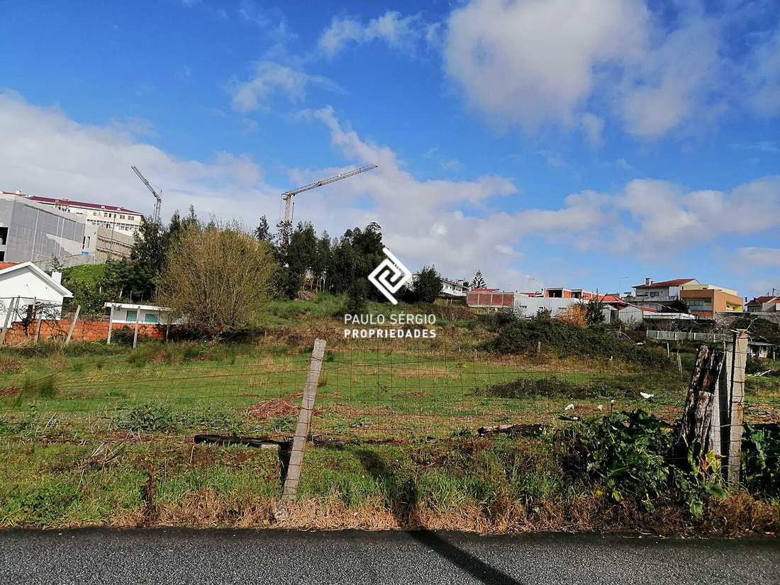 Terreno a Mafamude e Vilar do Paraiso, Oporto, Portogallo 1 - 13990914