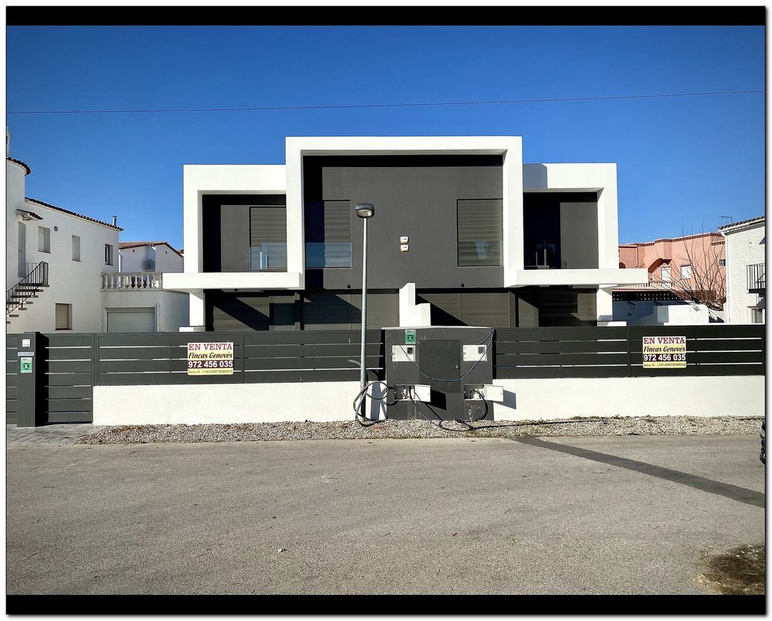 House in Empuriabrava, Catalonia, Spain 1 - 16392847