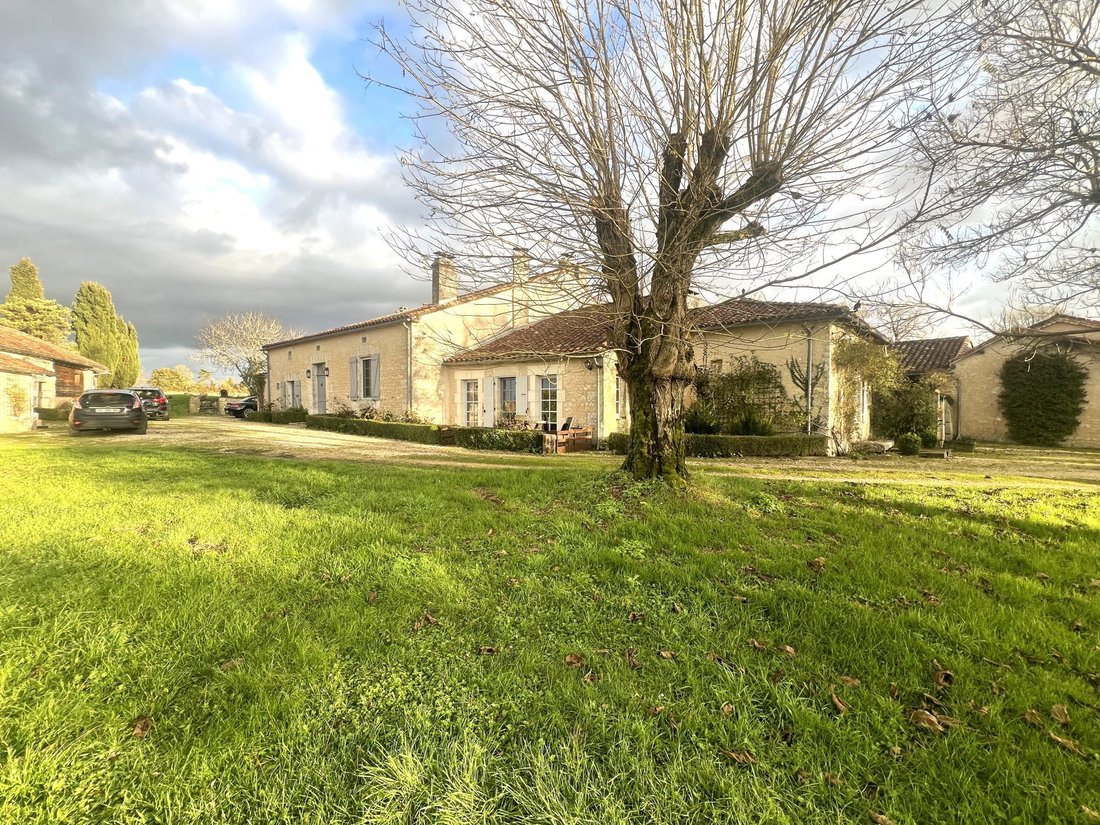 House in Ronsenac, Nouvelle-Aquitaine, France 3 - 16719189