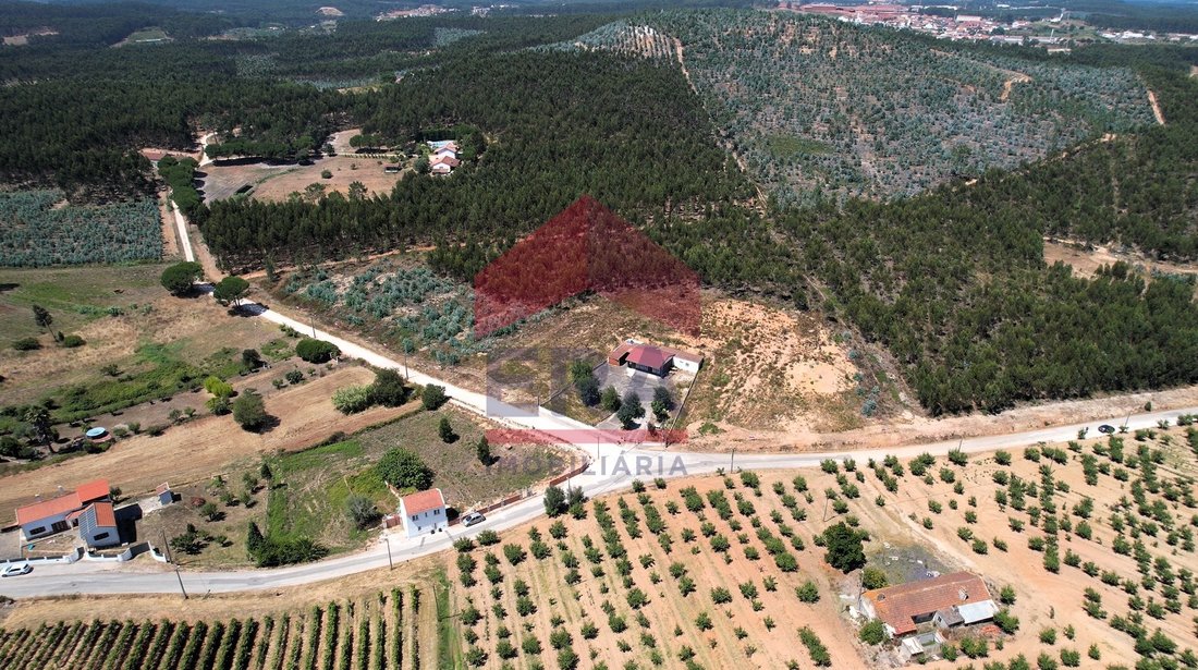 Land in Campelos e Outeiro da Cabeca, Lisbon, Portugal 2 - 15987668