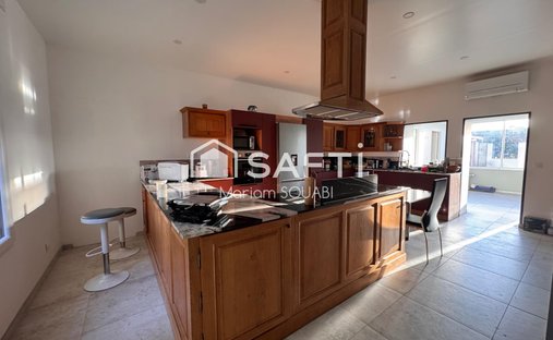 Castle for Sale in Pézenas, Occitanie, France