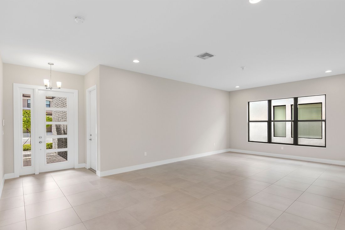 Boca Raton, Florida, United States 3 - 16712257