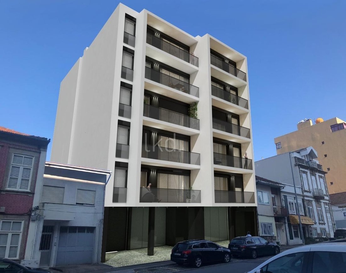 Apartment in Mafamude e Vilar do Paraiso, Porto District, Portugal 1 - 16598166