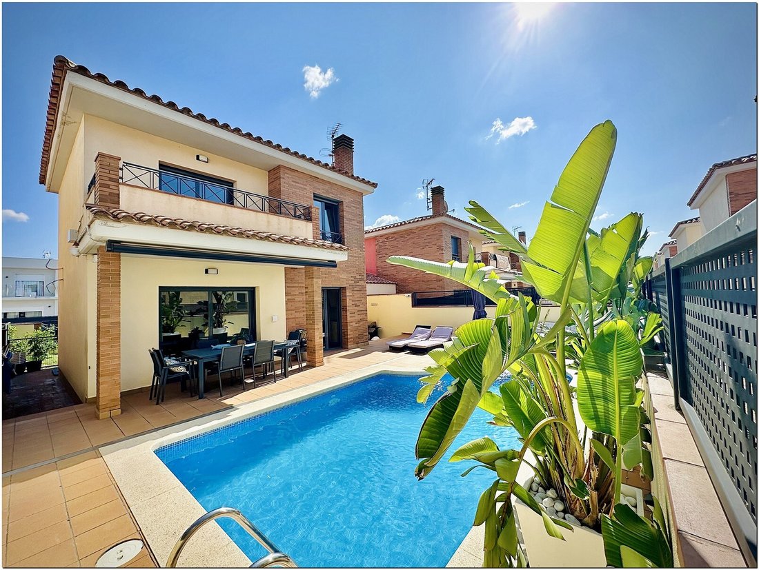 House in Castello d'Empuries, Catalonia, Spain 1 - 16392670