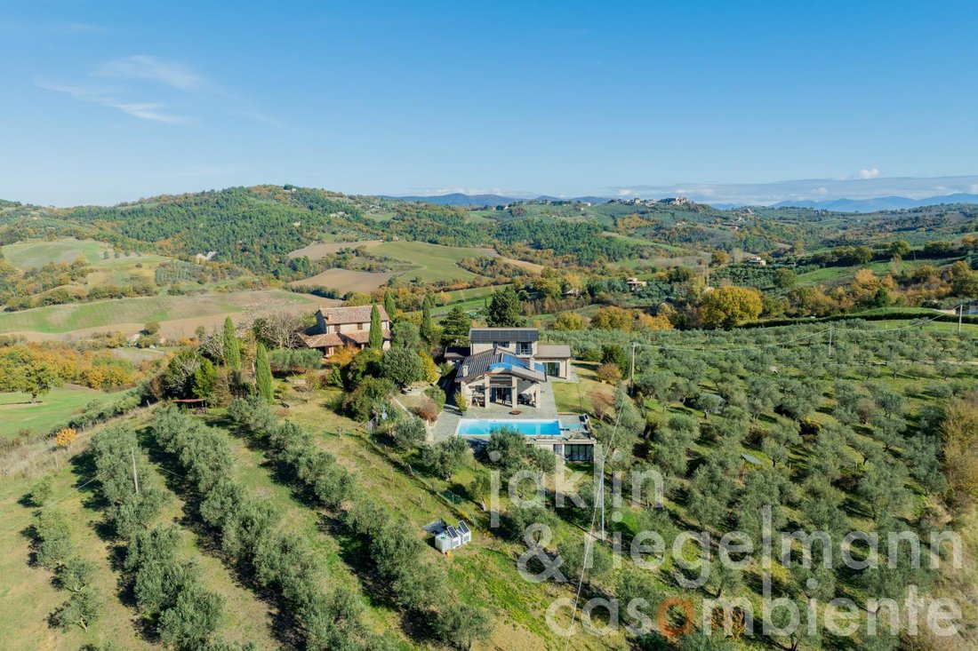House in Gualdo Cattaneo, Umbria, Italy 3 - 16715412