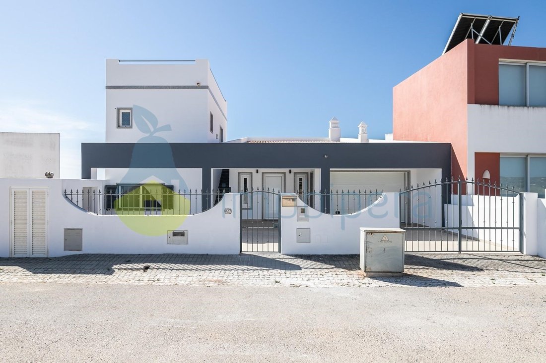 House in Mexilhoeira Grande, Algarve, Portugal 2 - 16618089