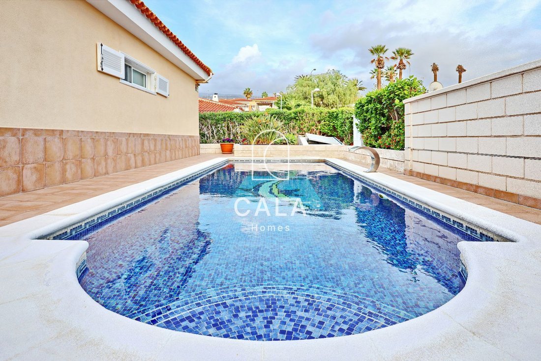 Villa in Callao Salvaje, Adeje, Canary Islands 1 - 16711219