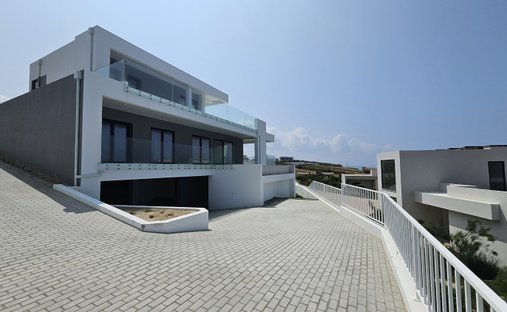Villa in Santo Isidoro, Lisbon, Portugal 1