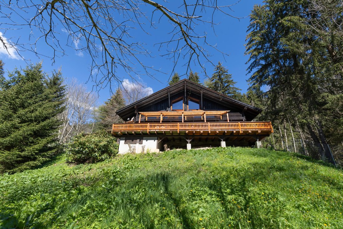 Genuine Chalet In The Heart Of Nature