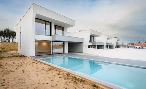 House in Santa Maria, Sao Pedro e Sobral da Lagoa, Leiria District, Portugal 1