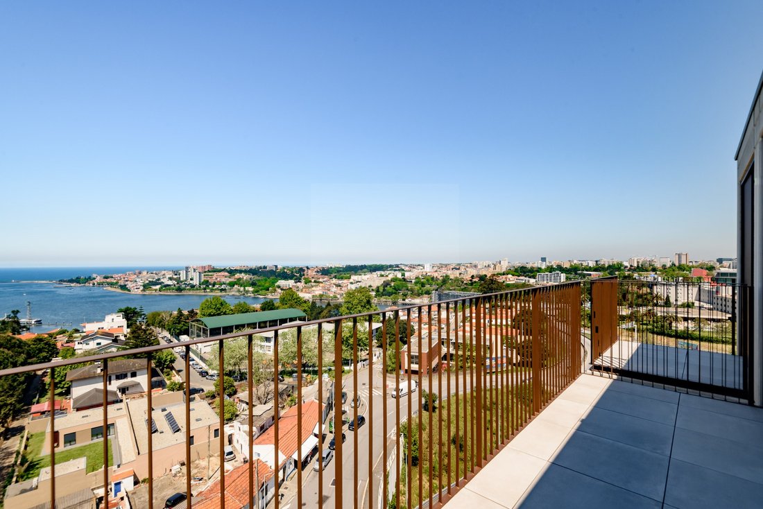 Apartment in Santa Marinha e Sao Pedro da Afurada, Porto District, Portugal 1 - 15031642