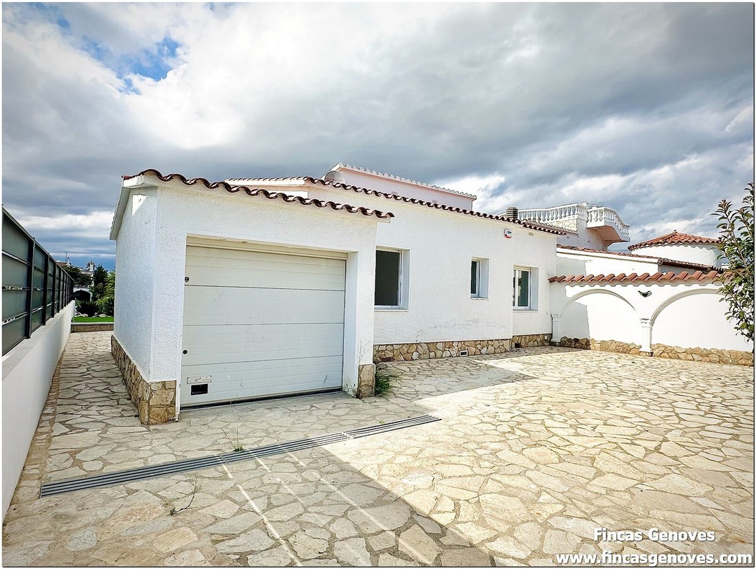 House in Empuriabrava, Catalonia, Spain 3 - 16392872