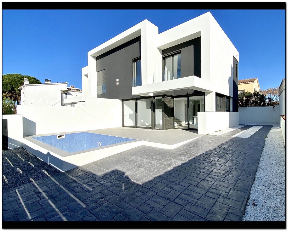 House in Empuriabrava, Catalonia, Spain 1 - 16392811