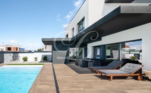 House in Sao Domingos de Rana, Lisbon, Portugal 1