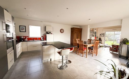 House 379m² Living Space, Great Comfort And Geothermal Energy