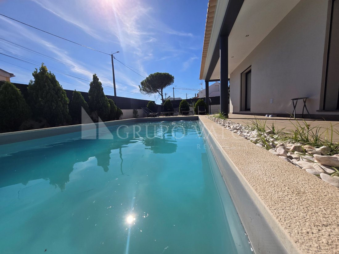 House in Algueirao-Mem Martins, Lisbon, Portugal 1 - 16374850