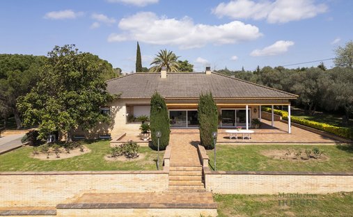 Finca in Cornella del Terri, Catalonia, Spain 1