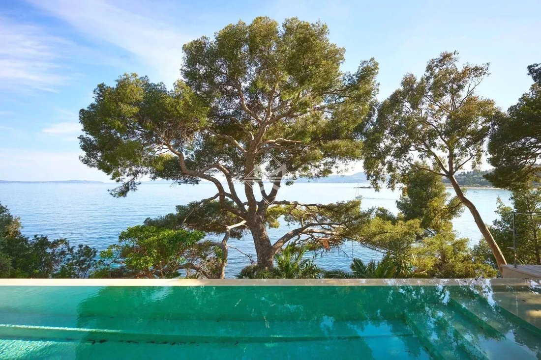 Villa in Le Lavandou, Provence-Alpes-Côte d'Azur, France 1 - 15654736