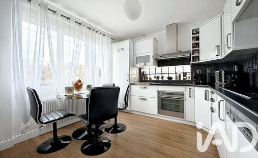 House in Bord de Marne, Champs-sur-Marne, France 1