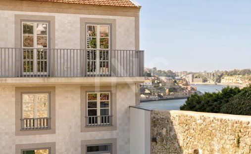 House in Santa Marinha e Sao Pedro da Afurada, Porto District, Portugal 1