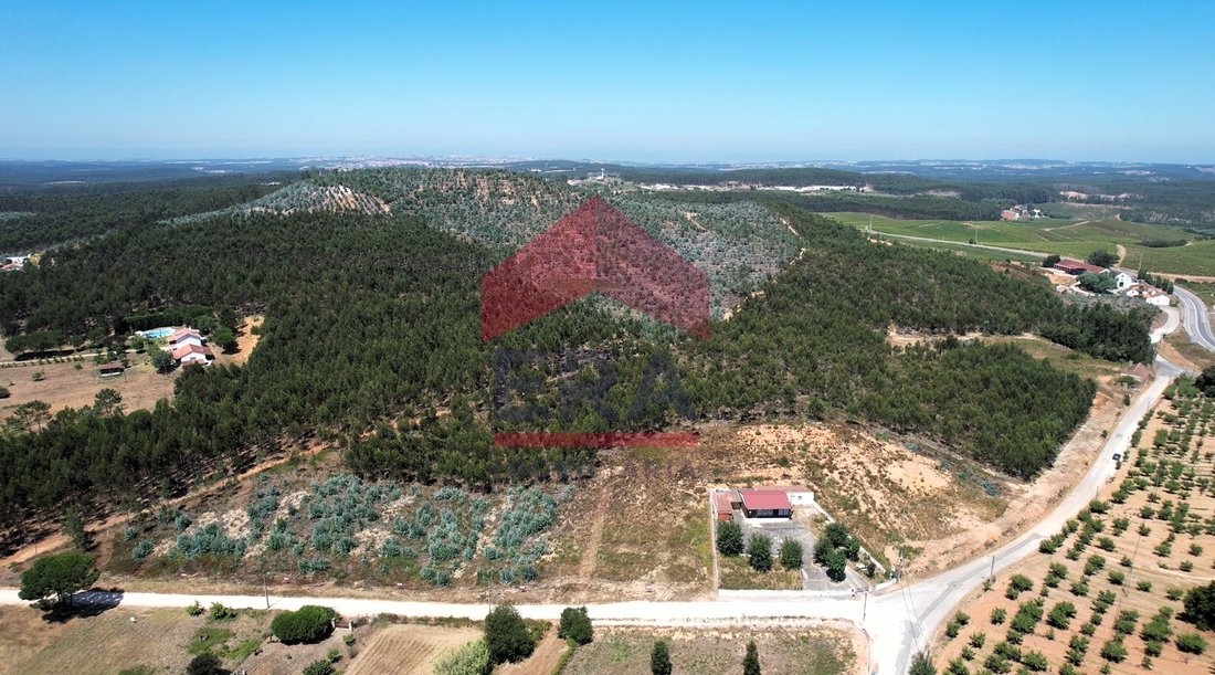 Land in Campelos e Outeiro da Cabeca, Lisbon, Portugal 1 - 15987668