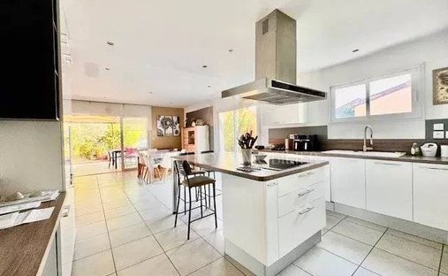 Castle for Sale in Mauguio, Occitanie, France