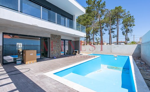 House in Corroios, Setubal, Portugal 1