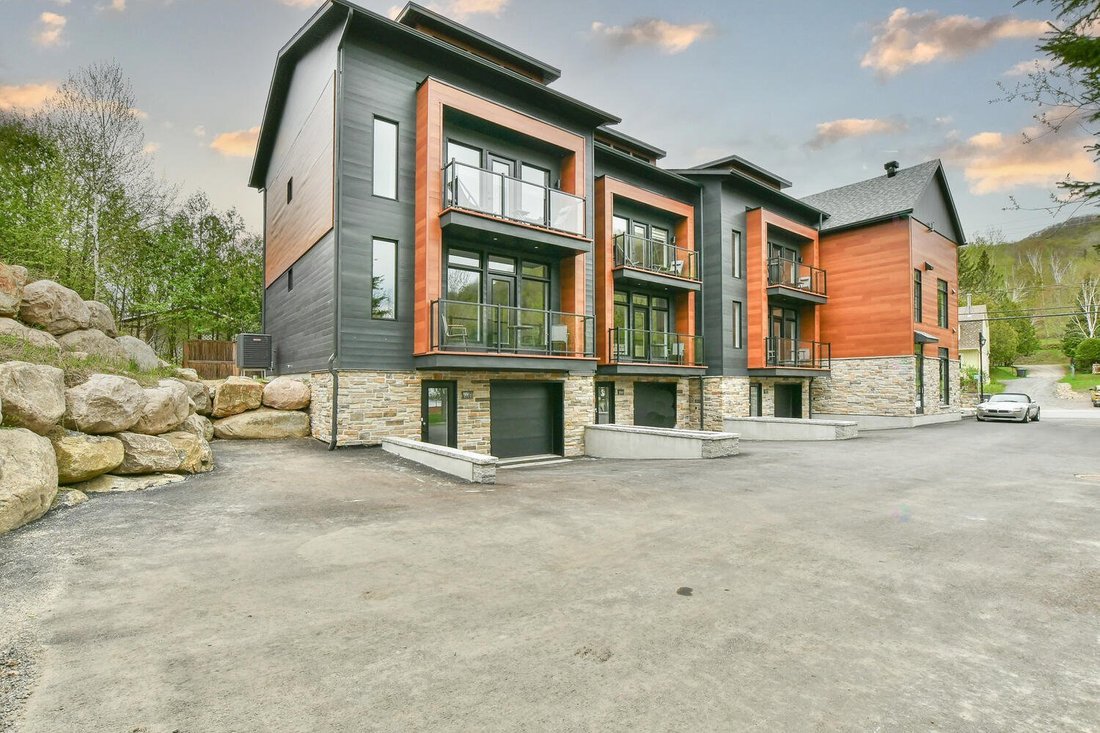 Condo in Mont-Tremblant, Quebec, Canada 1 - 16713400