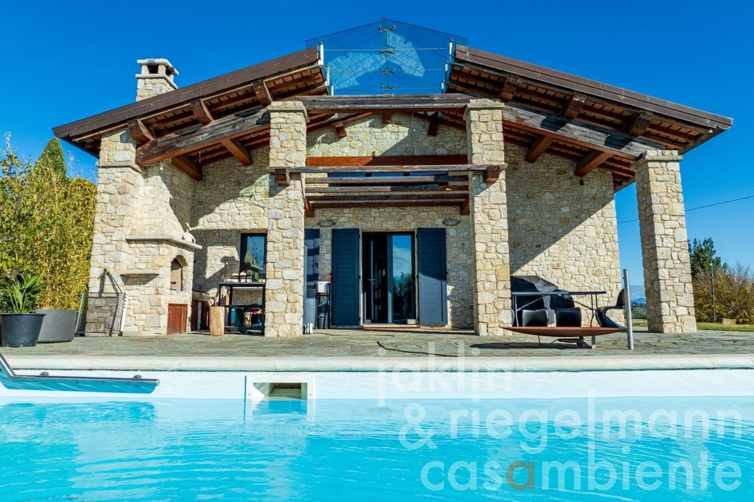 House in Gualdo Cattaneo, Umbria, Italy 1 - 16715412
