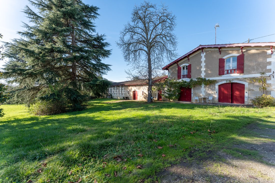 Castle in Lestiac-sur-Garonne, Nouvelle-Aquitaine, France 3 - 16712773