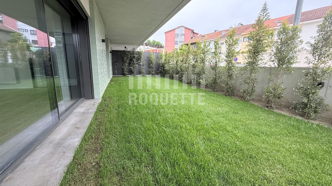 Apartment in Lordelo do Ouro e Massarelos, Porto District, Portugal 1 - 12449707