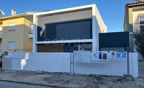 House in Loures, Lisbon, Portugal 1