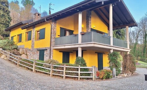 House in Grantola, Lombardy, Italy 1