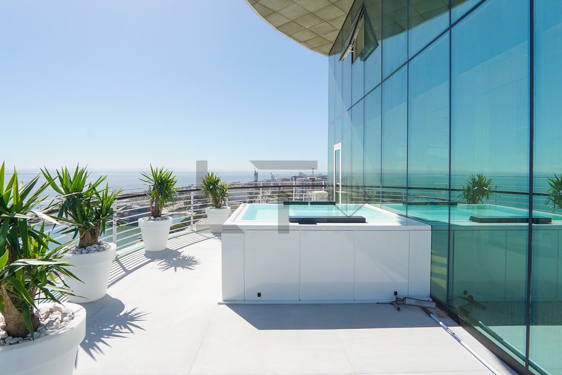 Lisbon Luxury Apartment for Sale | $1,965,045 | 294 m2