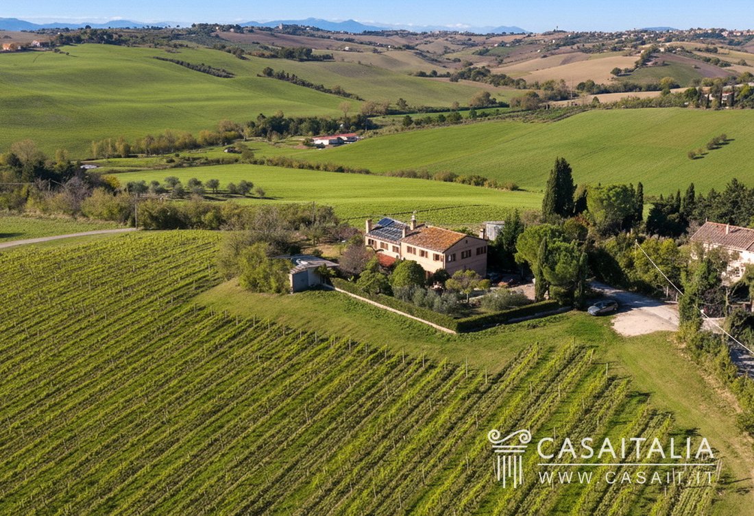 Villa in Monte San Vito, Marche, Italy 1 - 16719802