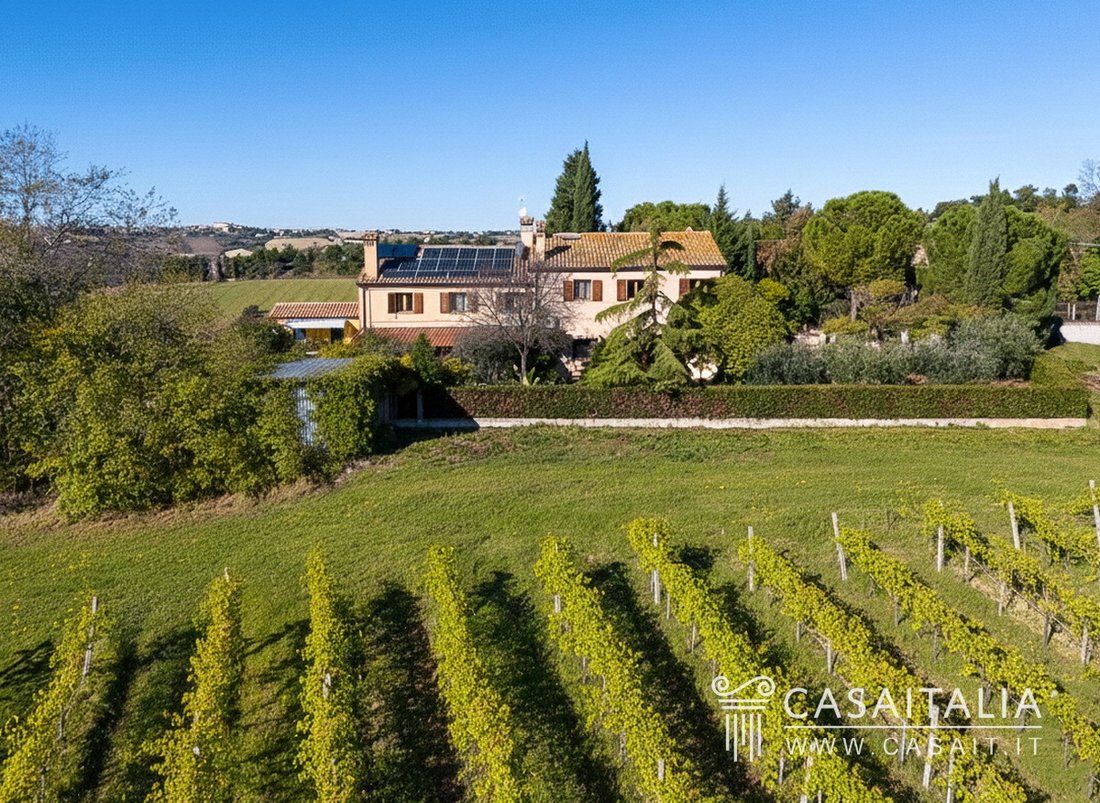 Villa in Monte San Vito, Marche, Italy 3 - 16719802