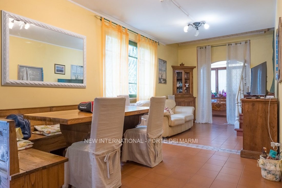 House in Vittoria Apuana, Forte dei Marmi, Tuscany 5 - 16725694