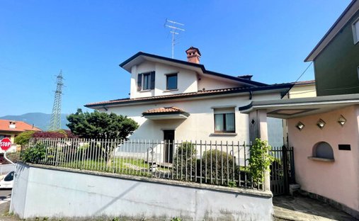 Villa in Alzano Lombardo, Lombardei, Italien 1