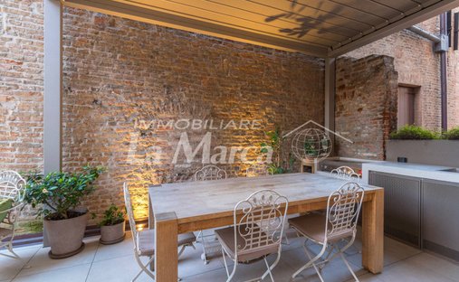 Apartment in Cathedral - Piazza dei Signori, Treviso, Italy 1