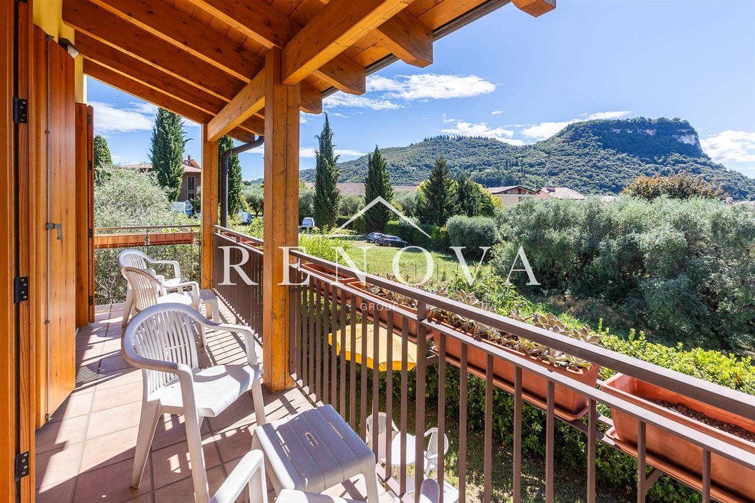 Villa in Garda, Veneto, Italy 1 - 16723904