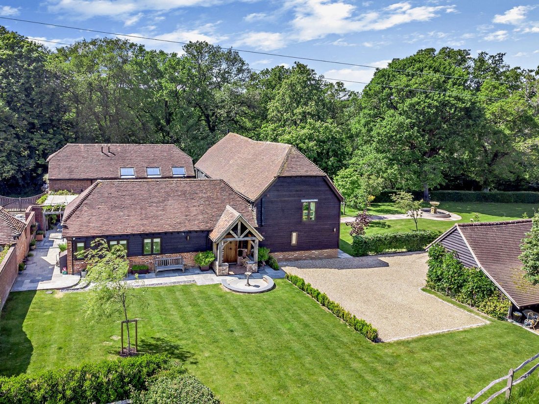 House in Chiddingfold, England 1 - 16720412