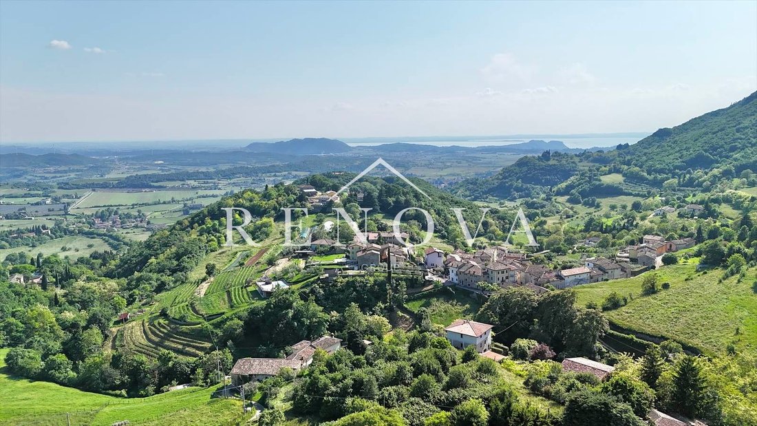 Villa in Caprino Veronese, Veneto, Italy 2 - 16723837