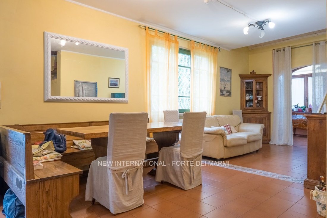 House in Vittoria Apuana, Forte dei Marmi, Tuscany 4 - 16725694