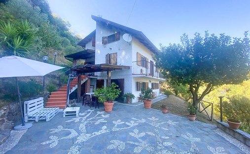 Villa in Fosdinovo, Tuscany, Italy 1